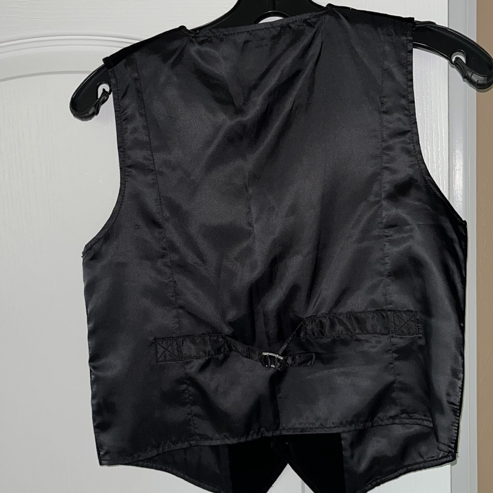 NEW CHILDREN’S PLACE BOYS VELVET BLK VEST SZ 12. - Picture 4 of 4